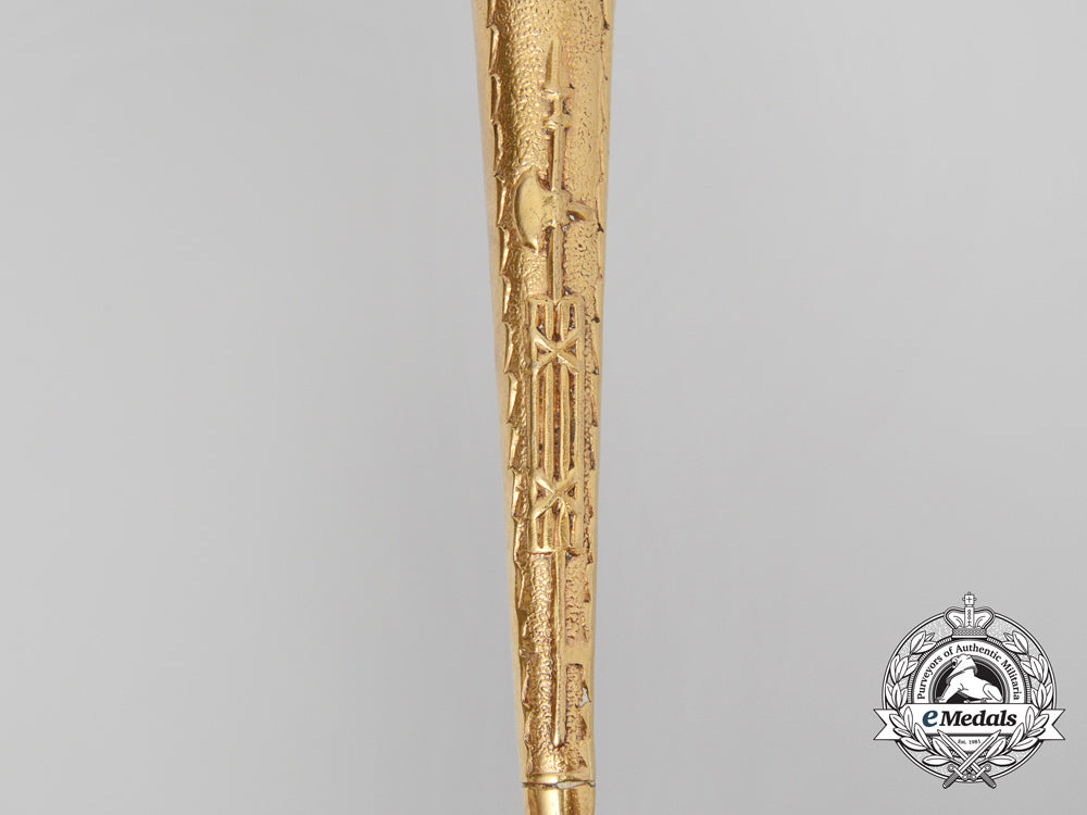 a_british_army_officer's_aiguillette_b_6408