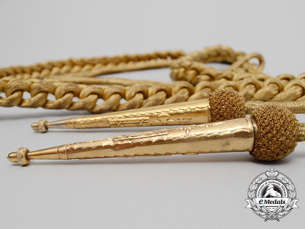 a_british_army_officer's_aiguillette_b_6409