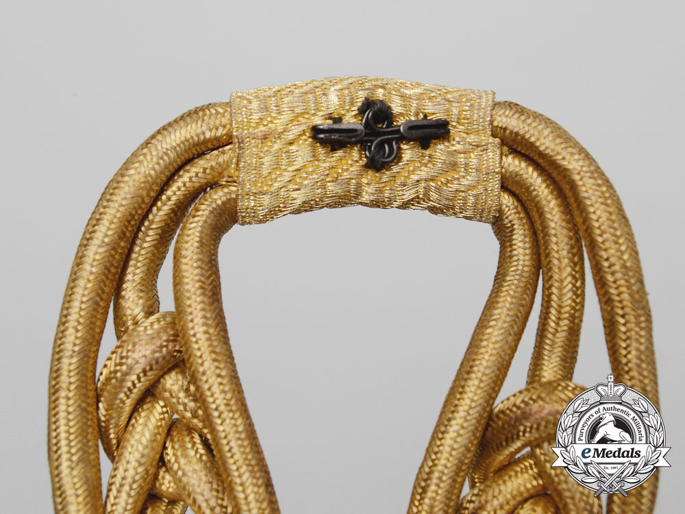 a_british_army_officer's_aiguillette_b_6412
