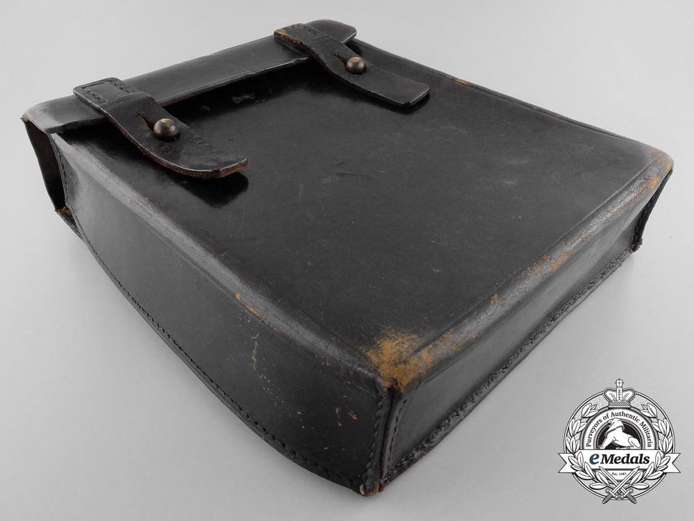 a_german_late_war_stretcher-_bearer’s_pouch_d.k.r_b_7025_1