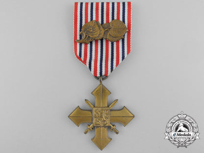 a_czechoslovakian_war_cross1939-1945_with_case_b_7121