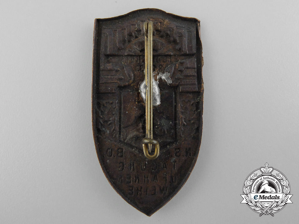 germany,_wehrmacht._a1933_presenting_the_colours_at_hildensheim_badge_b_7387