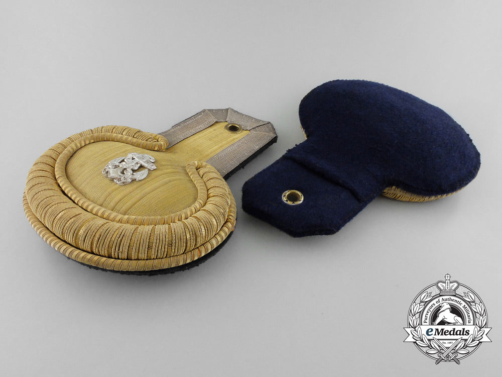 germany,_kriegsmarine._a_set_of_leutnant_zur_see_epaulettes_with_carrier_b_8416_1_1_1_1
