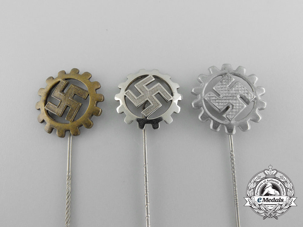 three_daf_stickpins_b_9110