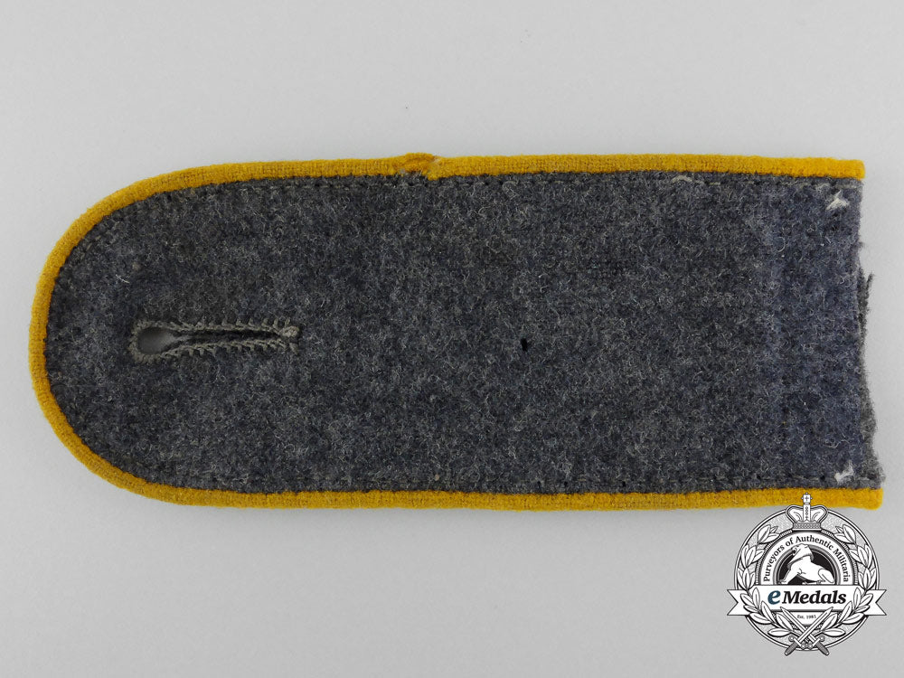 a_single_luftwaffe_flight_em_shoulder_strap_b_9448_1