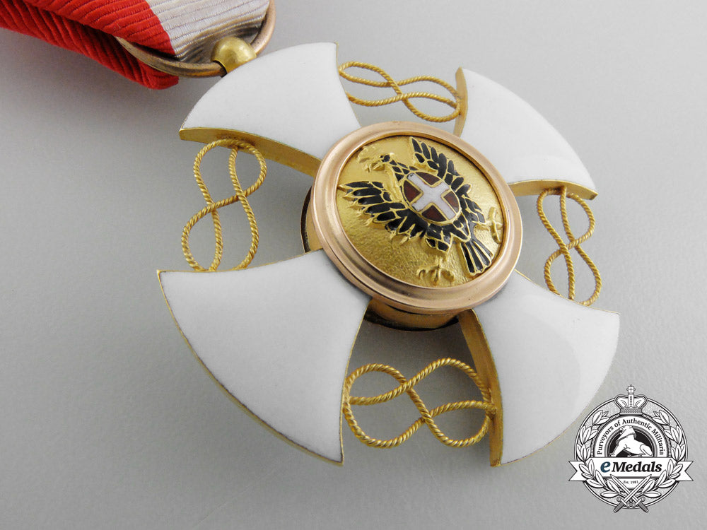 a_victor_emanuel_iii_italian_order_of_the_crown_in_gold_b_9731