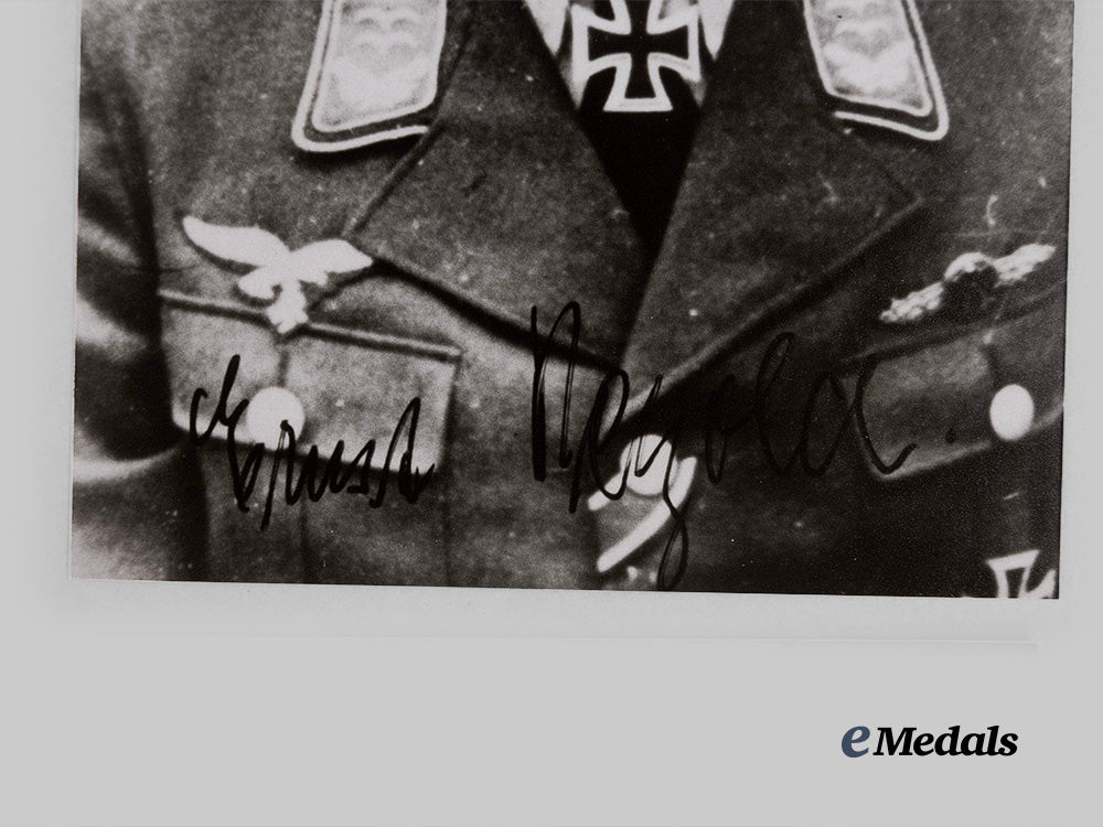 germany,_third_reich._a_lot_of_post-_war_signed_knight’s_cross_winner_photographs_e_medals__g62084_7