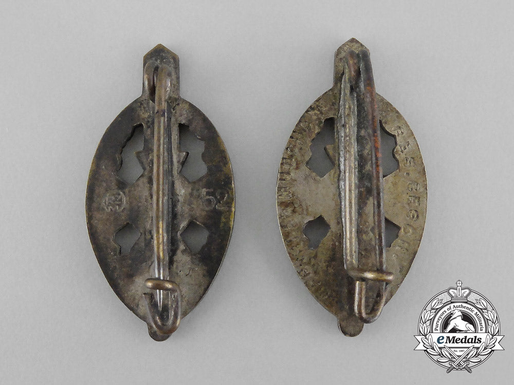 two_nskov(_national_socialist_war_victim’s_care)_membership_badges_bb_0179