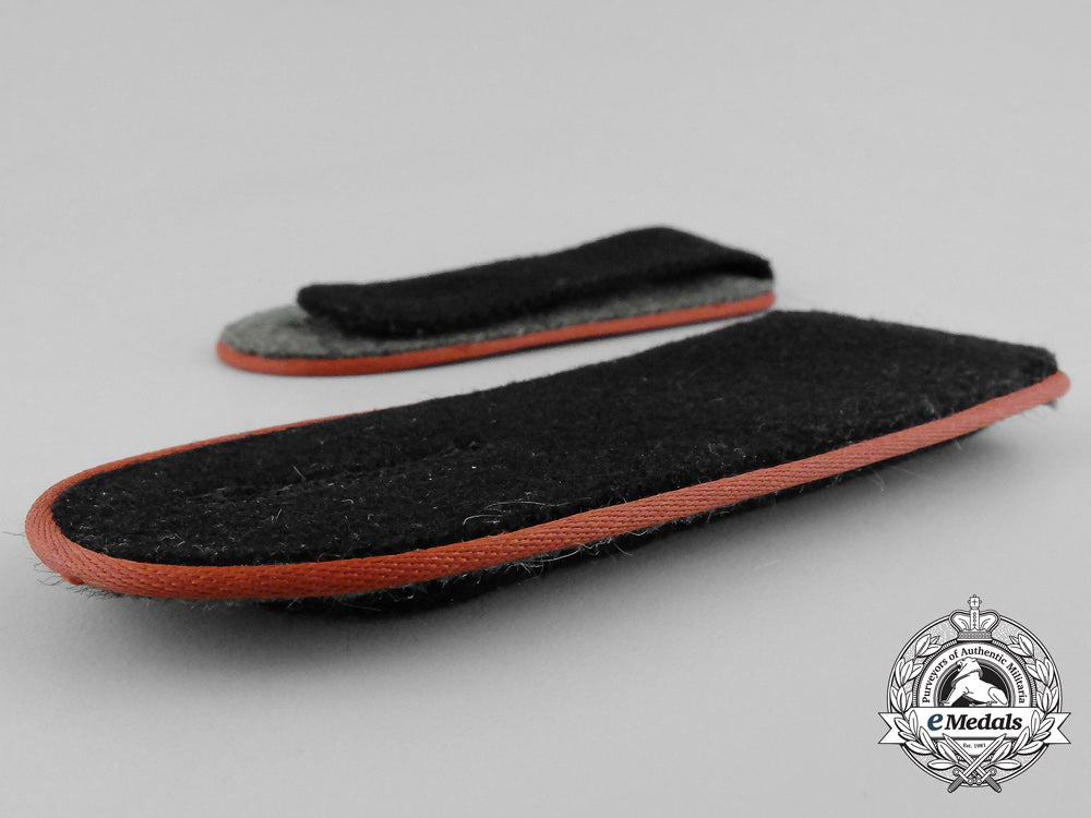 an_unissued_set_of_waffen-_ss_reconnaissance_em’s_shoulder_straps_bb_0411