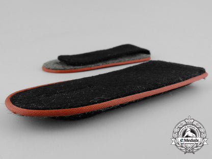 an_unissued_set_of_waffen-_ss_reconnaissance_em’s_shoulder_straps_bb_0411