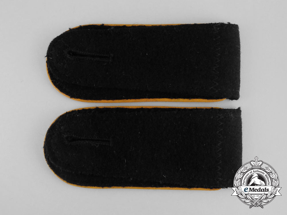 an_unissued_set_of_waffen-_ss_cavalry_em’s_shoulder_straps_bb_0413