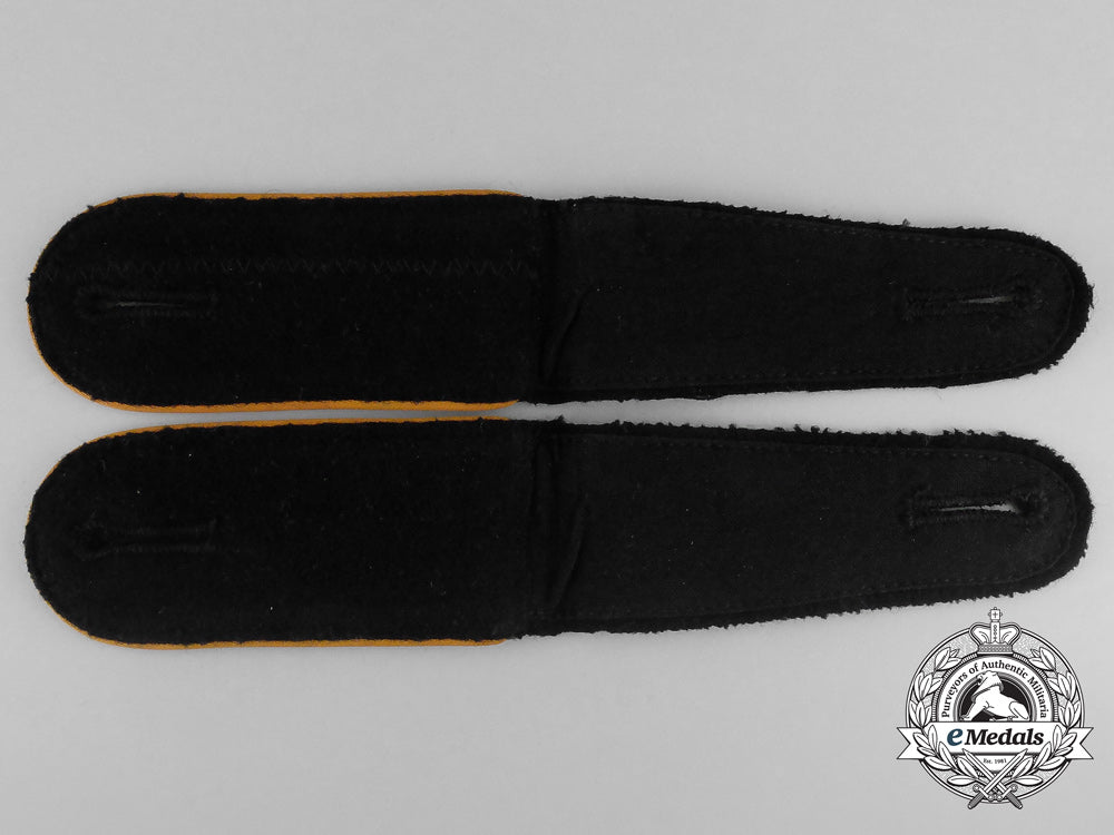 an_unissued_set_of_waffen-_ss_cavalry_em’s_shoulder_straps_bb_0414