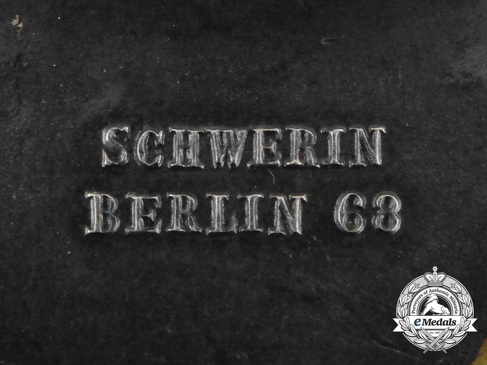 a_fine_early_quality&_near_mint_kriegsmarine_destroyer_war_badge_by_schwerin_bb_0471