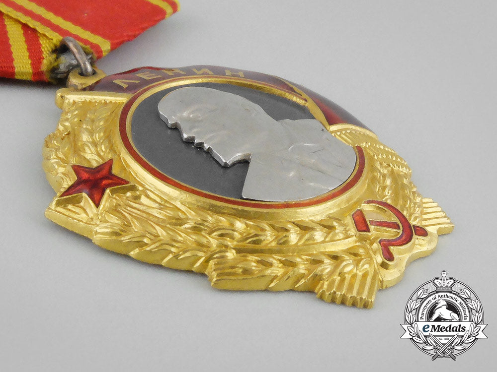 russia,_soviet._an_order_of_lenin,_type5_with_award_document,_c.1945_bb_0830