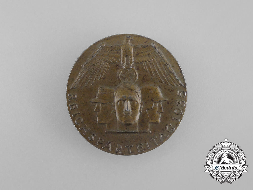 a1935_nsdap_national_party_day_badge_by_deschler&_sohn_bb_1088