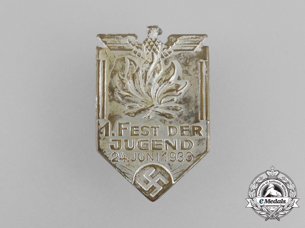 a19331_st_festival_of_youths_badge_bb_1096