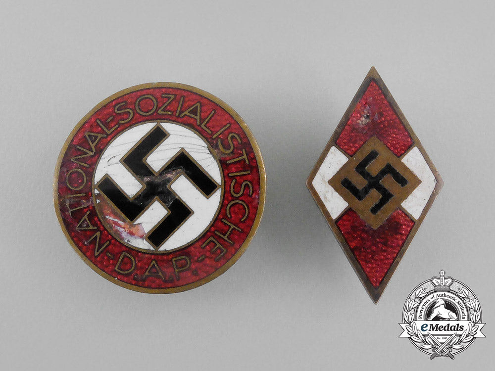 a_pair_of_a_nsdap_party_member’s_badge_and_a_hj_member’s_badge_bb_1231
