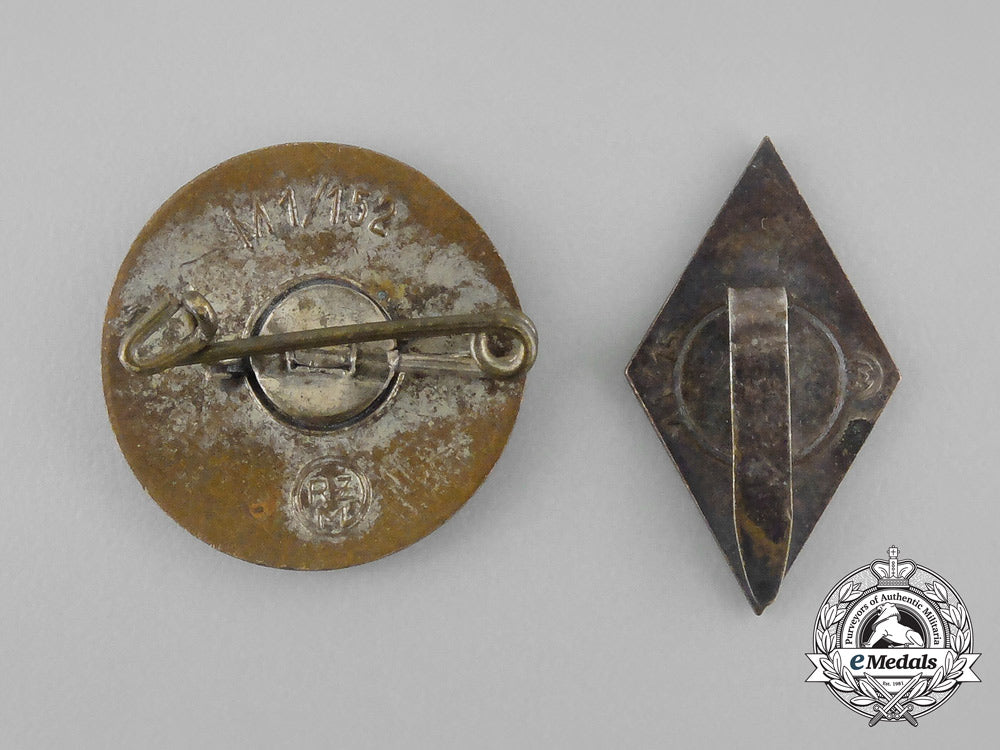 a_pair_of_a_nsdap_party_member’s_badge_and_a_hj_member’s_badge_bb_1232
