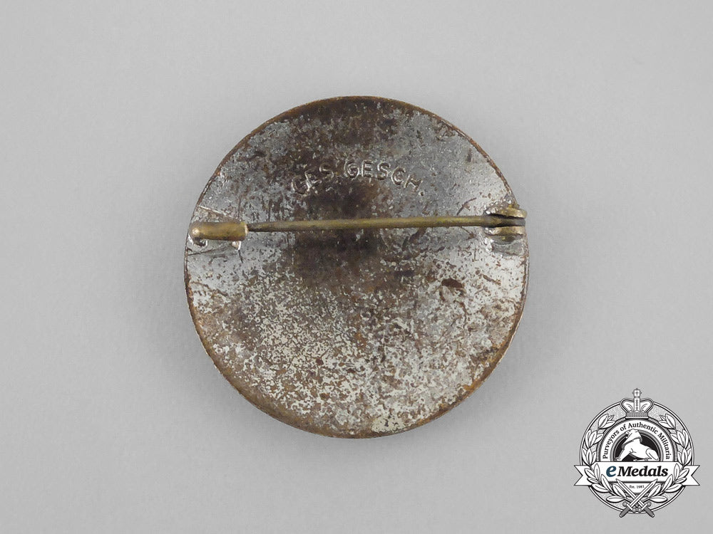 a_third_reich_period_drk(_german_red_cross)_female_auxiliary_badge_bb_1251