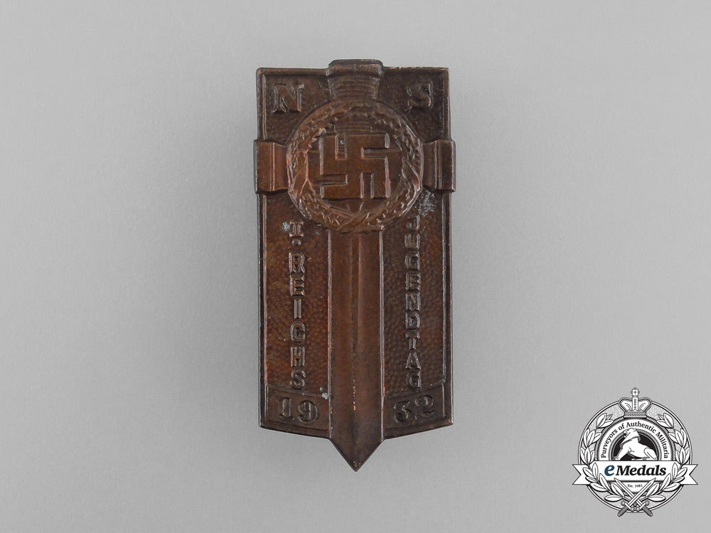a1932_national_socialist1_st_day_of_youths_badge_bb_1804