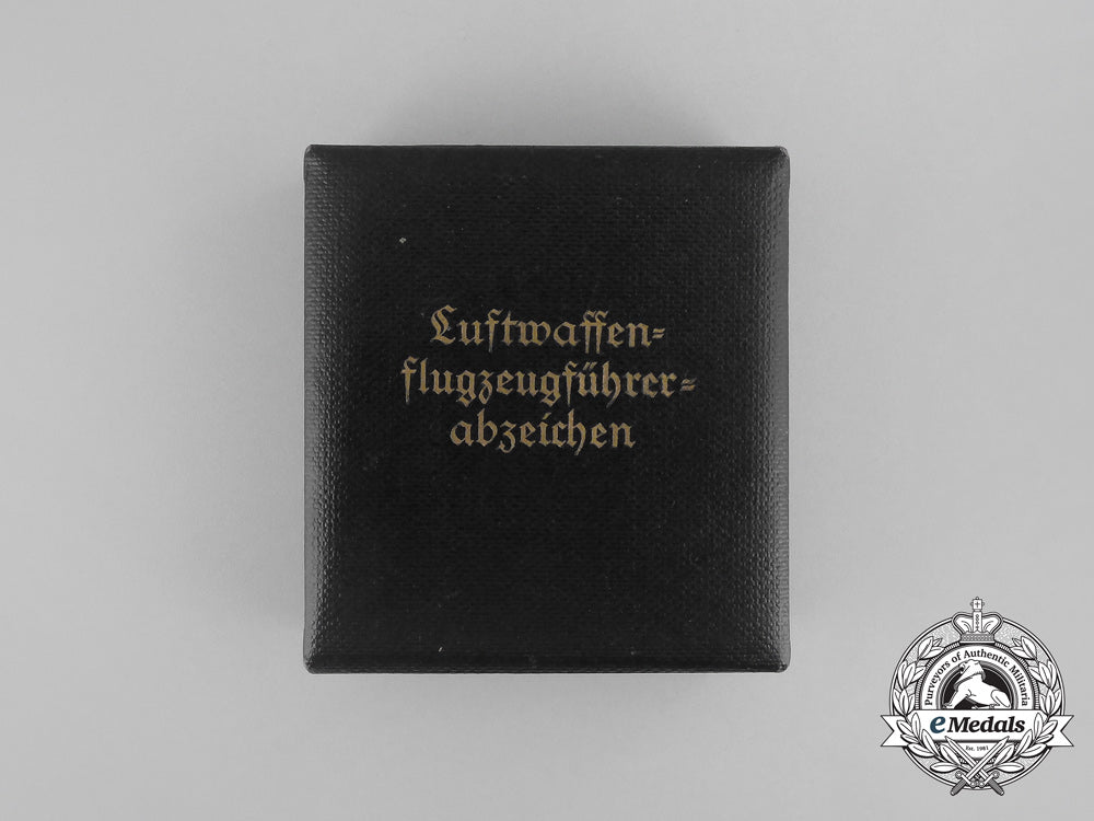 a_cased_early_quality_luftwaffe_pilot’s_badge_by_berg&_nolte_bb_2682