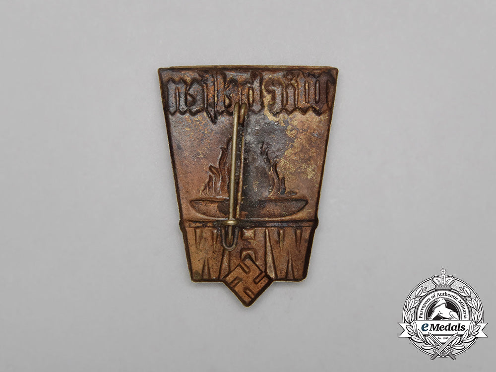 a_whw(_winter_relief_of_the_german_people)_donation_badge_bb_3106