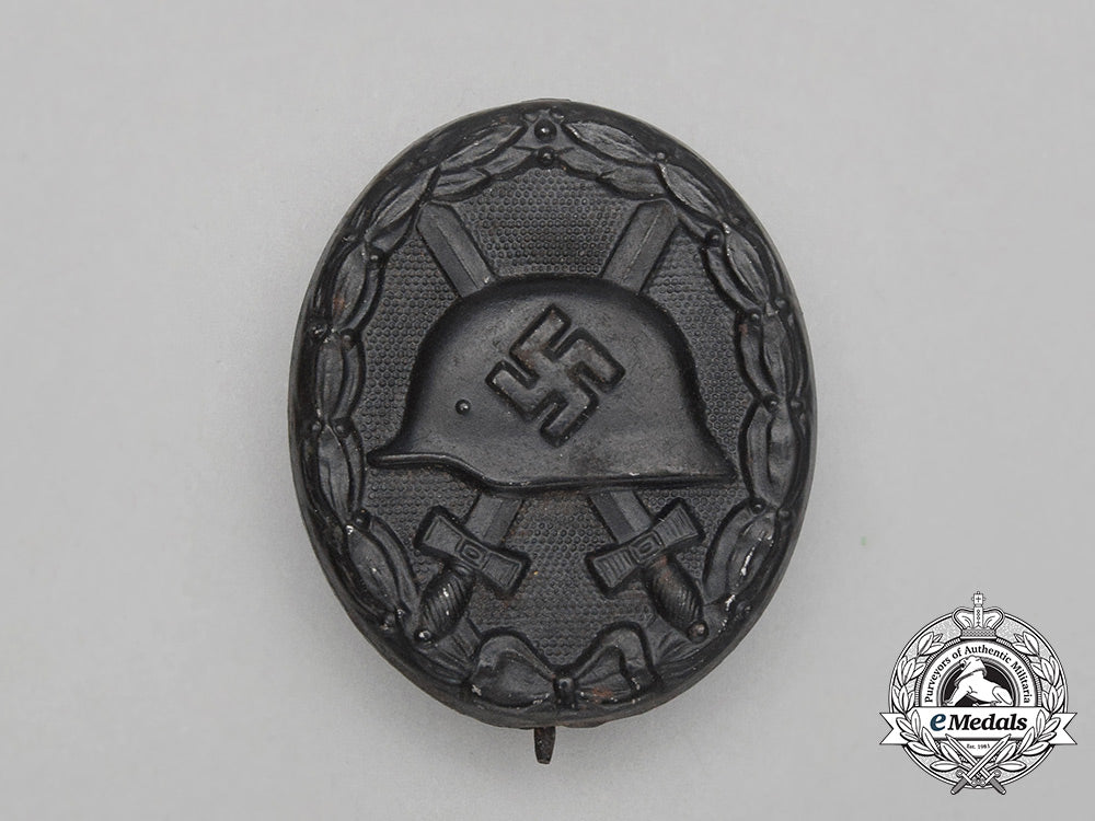 a_black_grade_wound_badge_with_packet_bb_3535