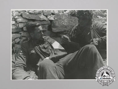 an_official_wartime_propaganda_photo_of_wounded_senior_lieutenant_bb_4194