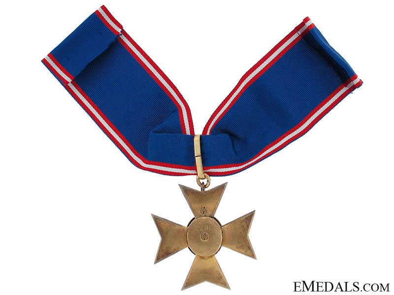 the_royal_victorian_order,_c.v.o._bdo274a