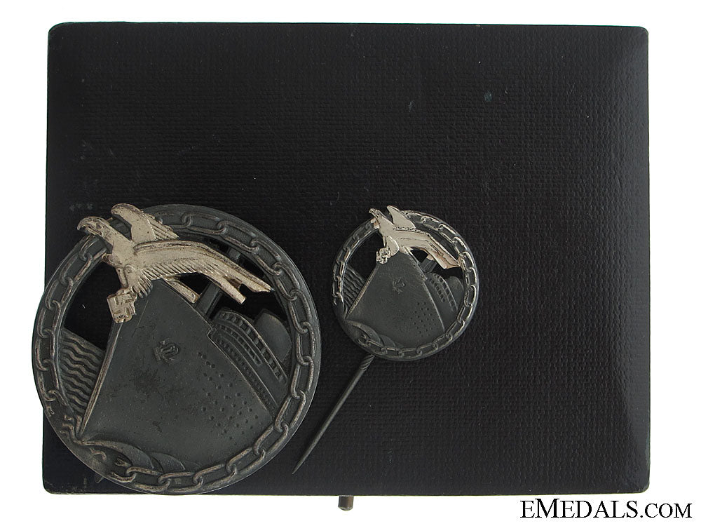 blockade_runner_badges-_cased_set_blockade_runner__5179517c9d15e