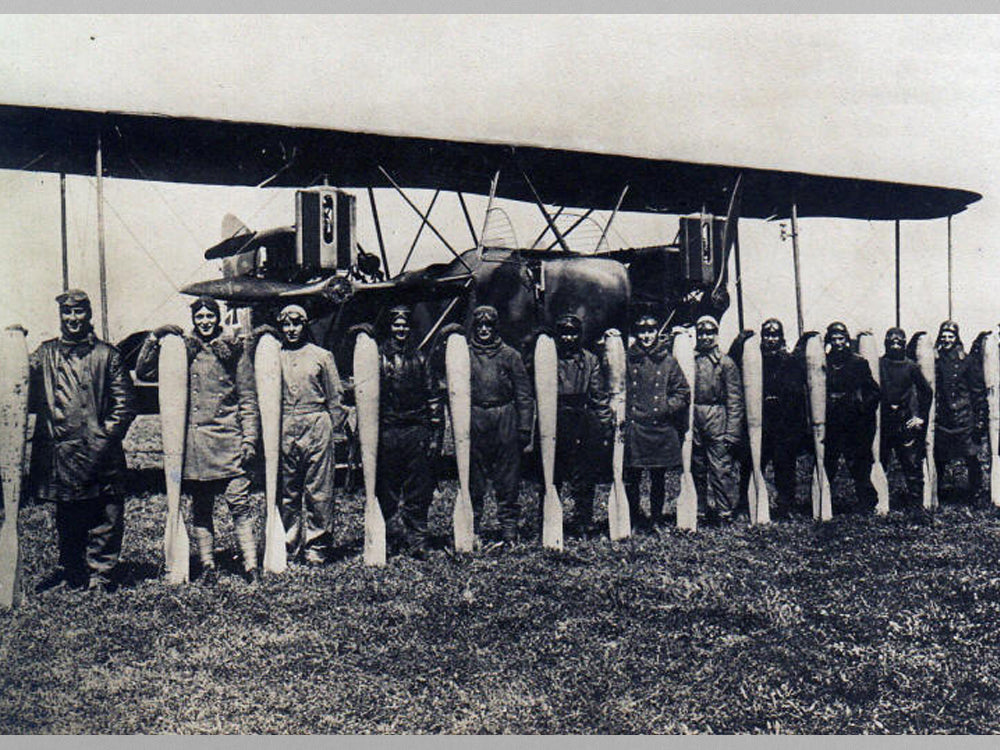 a_prussian_air_gunner_badge;_named_to_the_bomber_wing_of_the_supreme_army_command_bomber_pic