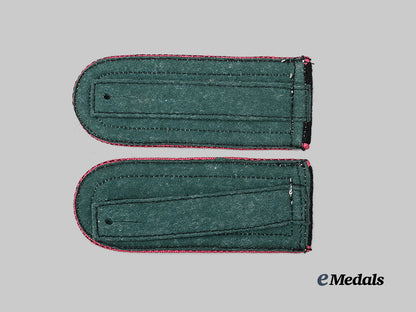 germany,_heer._a_set_of_panzer_troops_oberfeldwebel_shoulder_straps_e_medals__g62788_3
