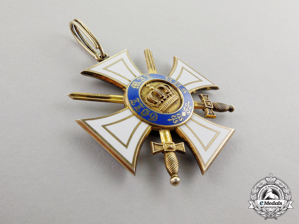 prussia._an_order_of_the_crown_with_swords,_type_ii,_by_wagner,_c.1914_c17-016