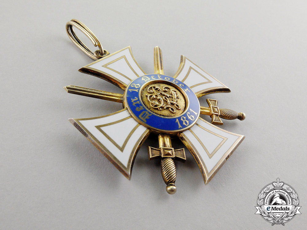 prussia._an_order_of_the_crown_with_swords,_type_ii,_by_wagner,_c.1914_c17-017