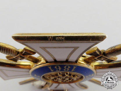 prussia._an_order_of_the_crown_with_swords,_type_ii,_by_wagner,_c.1914_c17-018
