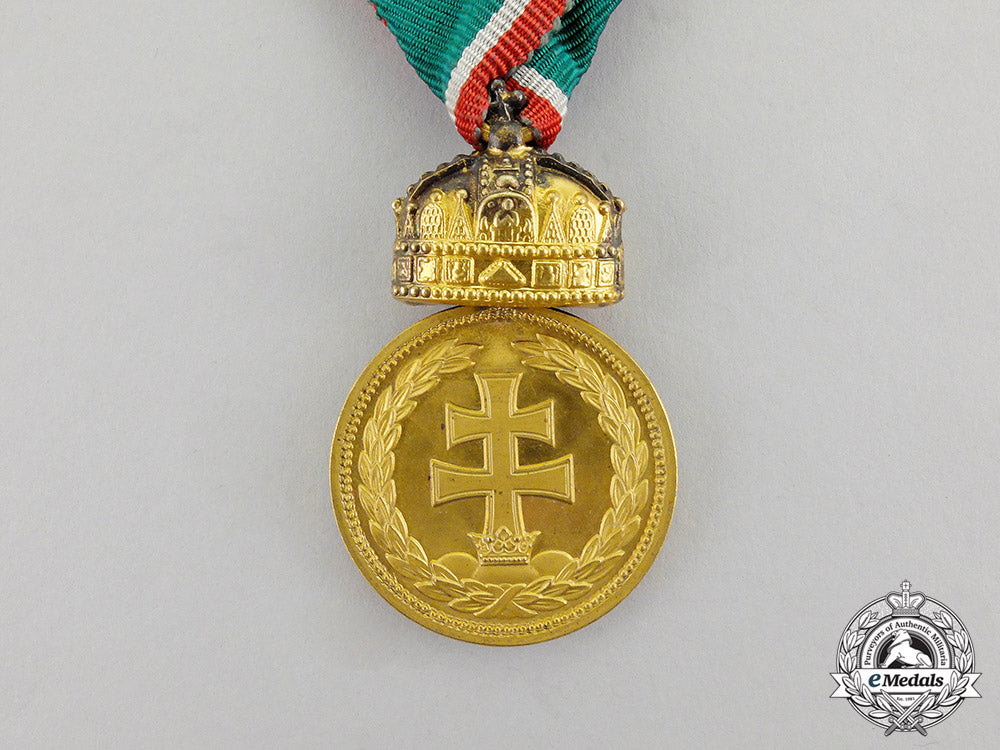hungary,_kingdom._a_signum_laudis_medal_with_the_holy_crown_of_hungary1922,_bronze_grade_c17-028_1