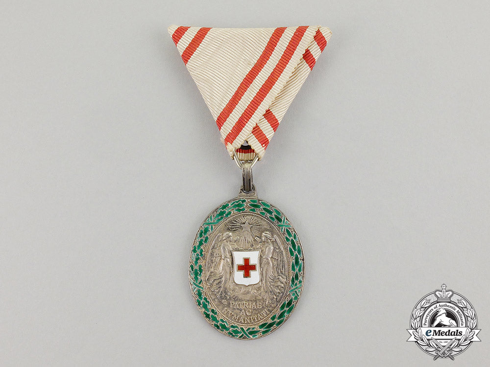 austria._an_decoration_of_the_red_cross,_silver_grade_with_war_decoration_c17-034_1