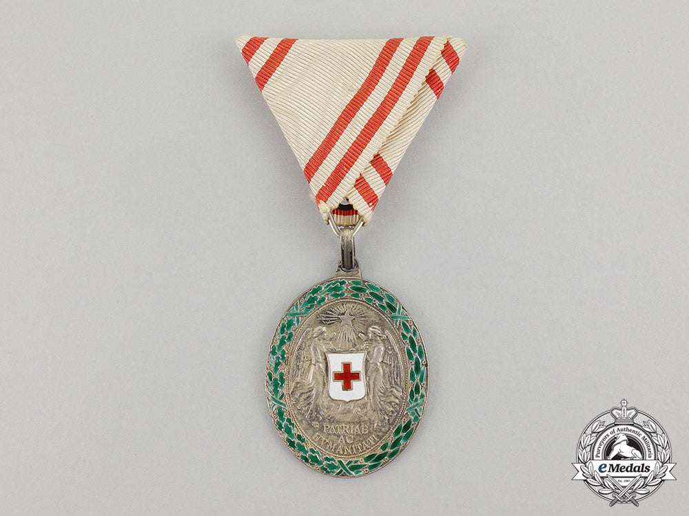 austria._an_decoration_of_the_red_cross,_silver_grade_with_war_decoration_c17-034_1