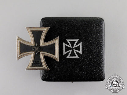 germany._an_iron_cross1939_first_class_in_its_case_of_issue_c17-140_1