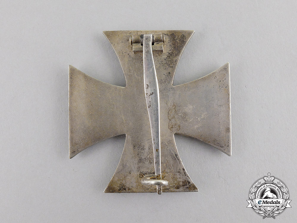 germany._an_iron_cross1939_first_class_in_its_case_of_issue_c17-142_1