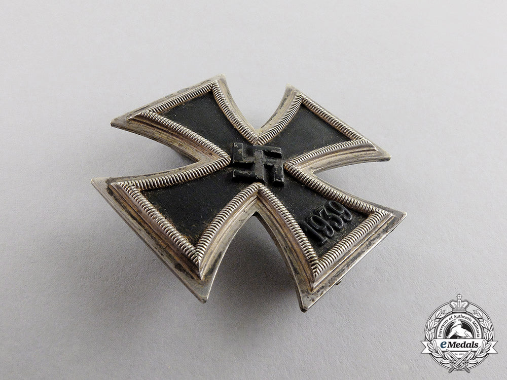 germany._an_iron_cross1939_first_class_in_its_case_of_issue_c17-143_1