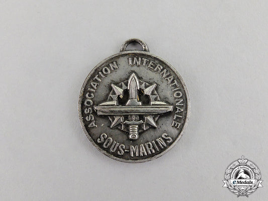 france._an_international_submarine_association_badge_c17-170_1