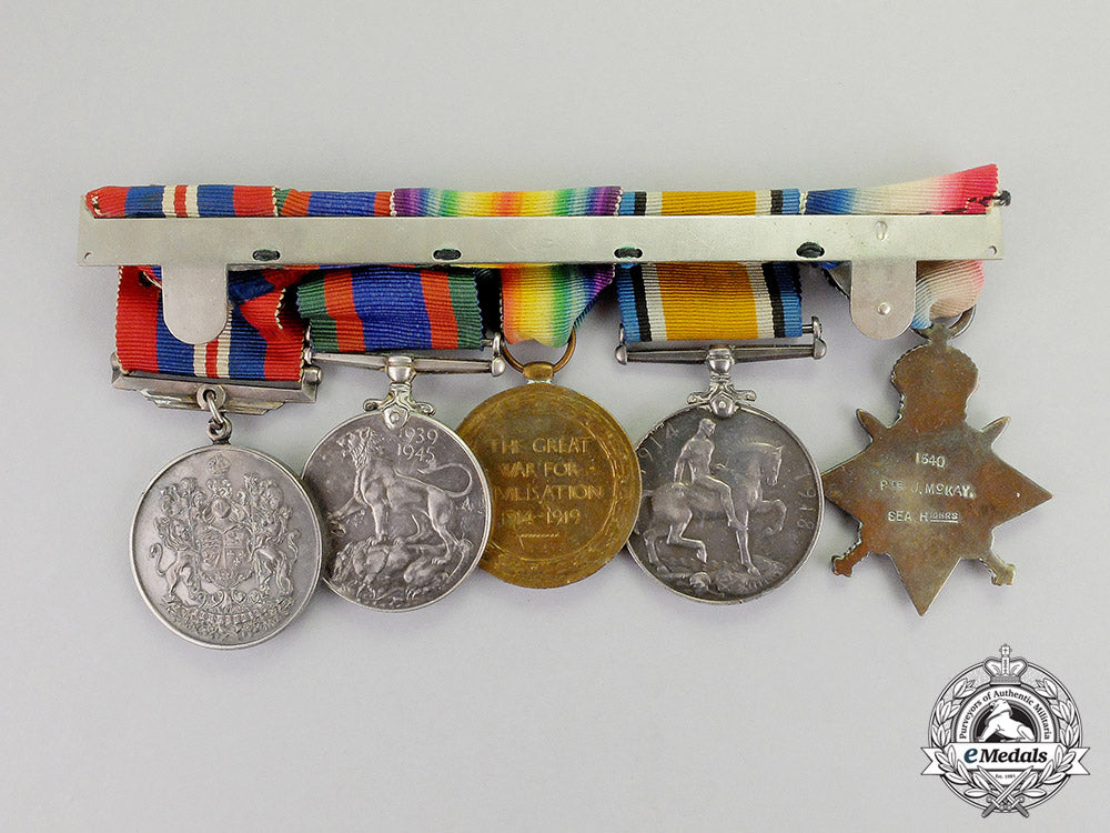 canada._a_family_group;_seaforth_highlanders&_cameron_highlanders_c17-307