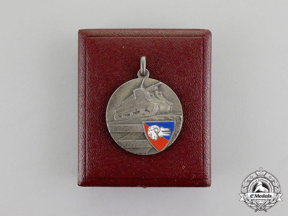 italy,_kingdom._a132_nd_artillery_regiment"_ariete"_medal_with_case,_c.1925_c17-3117_1_1_1