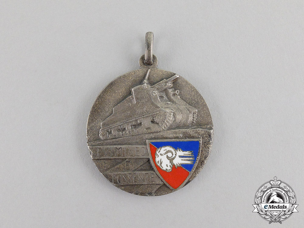 italy,_kingdom._a132_nd_artillery_regiment"_ariete"_medal_with_case,_c.1925_c17-3118_1_1_1