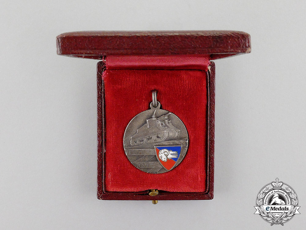 italy,_kingdom._a132_nd_artillery_regiment"_ariete"_medal_with_case,_c.1925_c17-3123_1_1_1