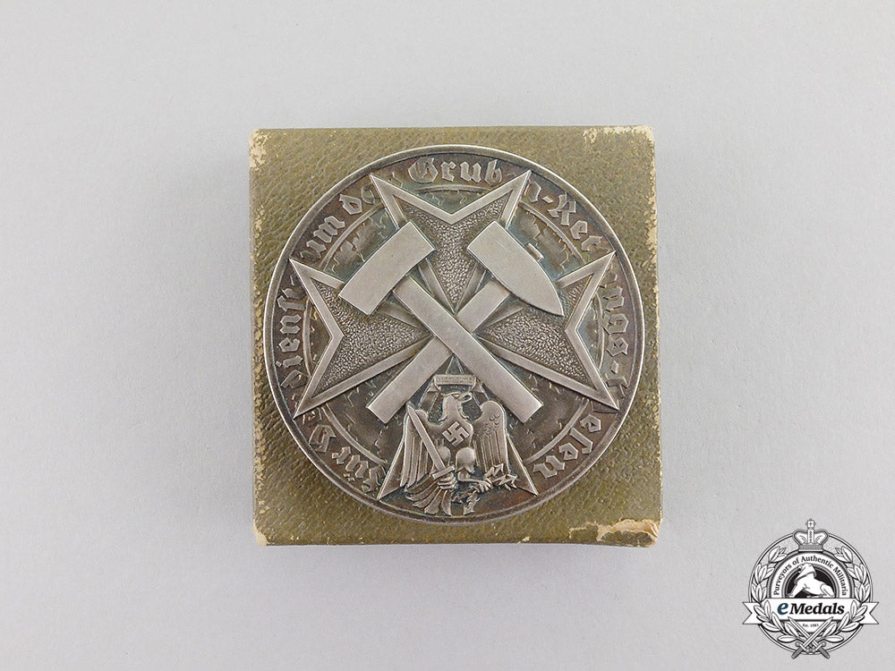 germany._a_rare_mine_rescue_medal_in_its_presentation_box_of_issue_c17-317_2_1_1
