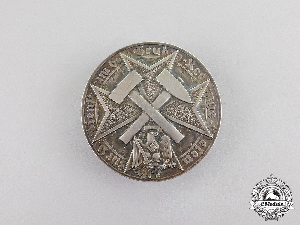 germany._a_rare_mine_rescue_medal_in_its_presentation_box_of_issue_c17-318_2_1_1