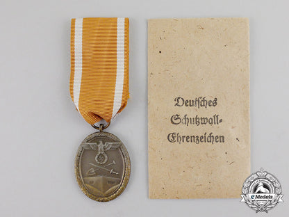 germany._a_west_wall_medal_in_its_packet_of_issue_by_c._poellath_c17-3213