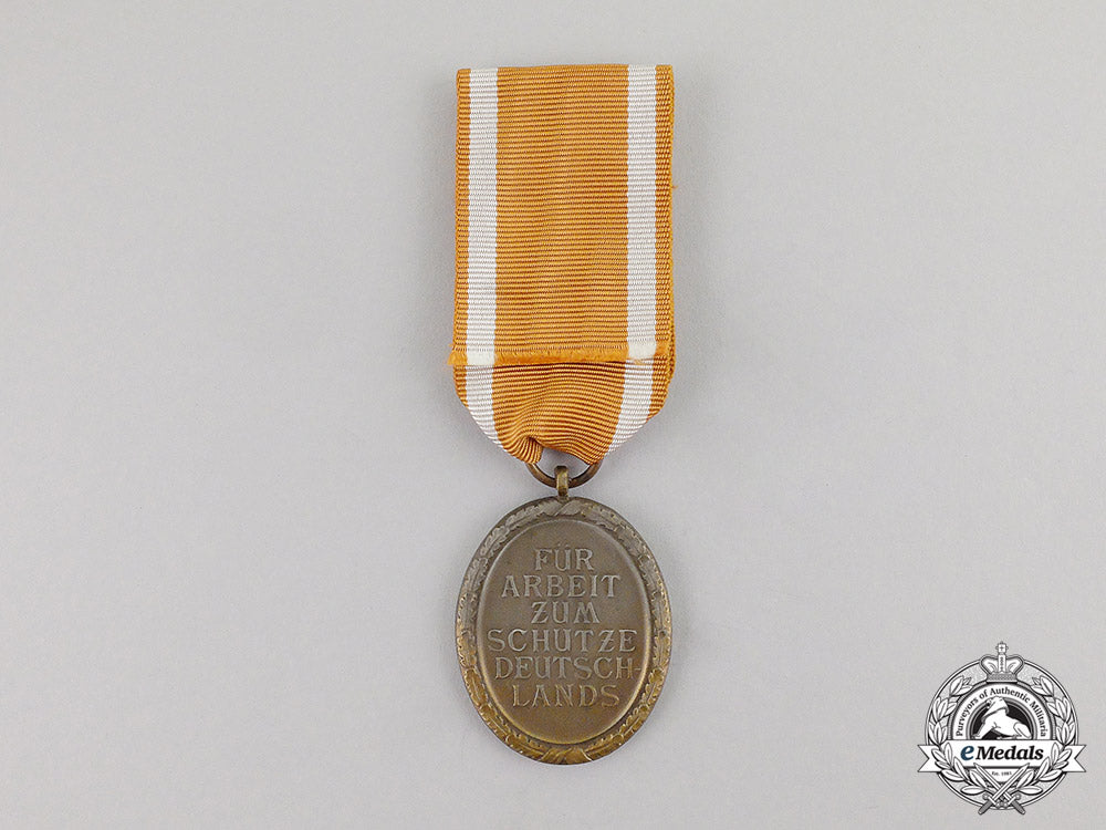 germany._a_west_wall_medal_in_its_packet_of_issue_by_c._poellath_c17-3215
